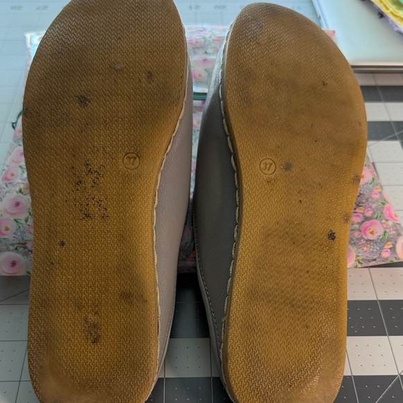 CHARIX Women's Gray Leather Mules - Picture 3 of 3